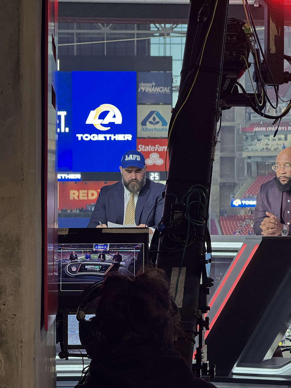 Illustration: Advertiser Strategies: Beyond the 30-Second Spot Illustration: Advertiser Strategies: Beyond the 30-Second Spot