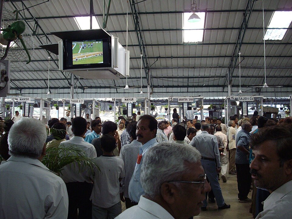 Illustration: Arbitrage Opportunities: The 8.5% Cross-Platform Advantage