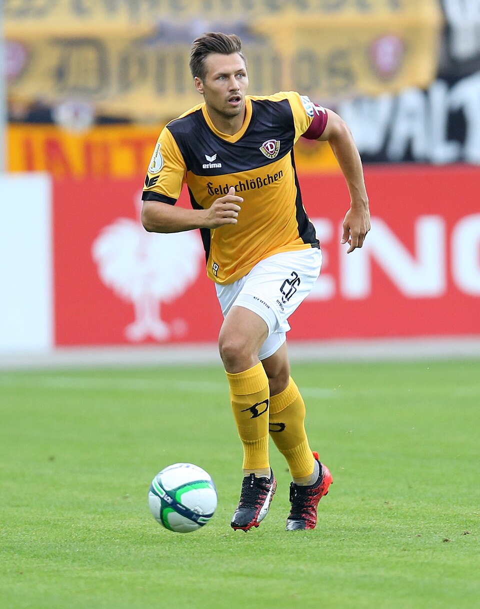 Illustration: Comparing Seaborgium to Established Transuranic Futures