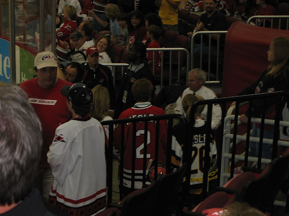 Illustration: The 200-Point Spread: Why Pre-Season Odds Beat Playoff Prices Illustration: The 200-Point Spread: Why Pre-Season Odds Beat Playoff Prices