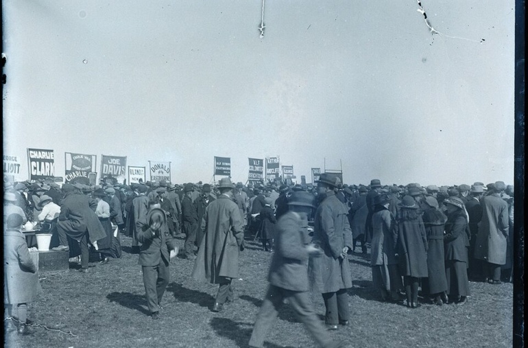 Illustration: How Sports Betting Contracts Work in Prediction Markets